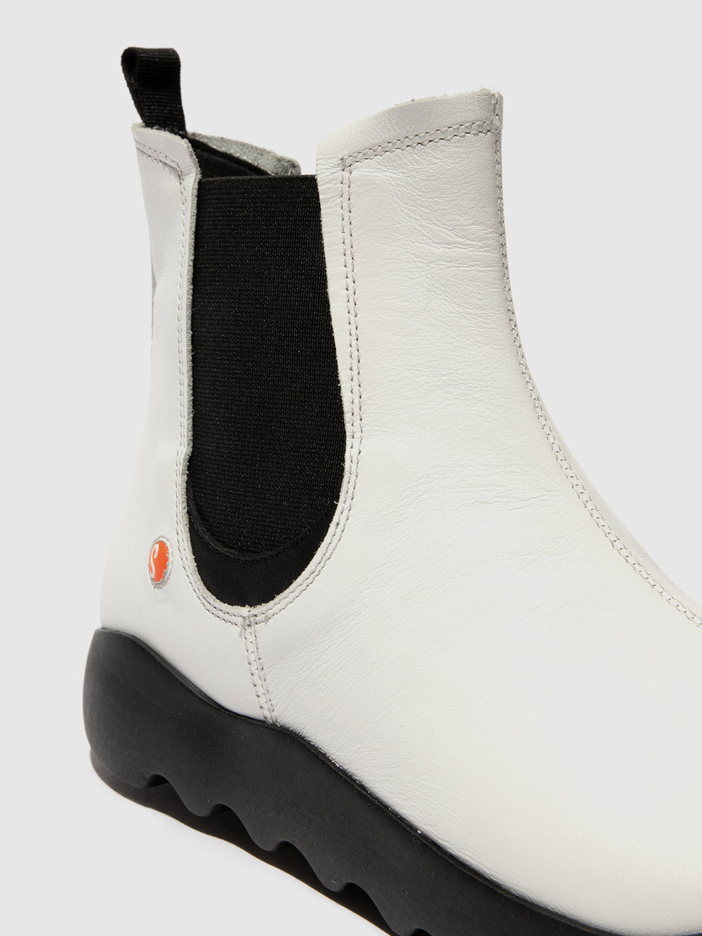 Chelsea Ankle Boots WHAD765SOF WHITE